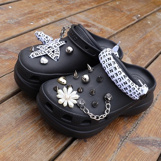 Retro zapatos decorar Jibbitz gemas cadena remache perla flor se adapta para las mujeres Croc Charm DIY zapatilla Jibbitz
