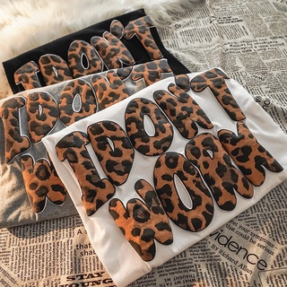 Sal leopardo impresión letras de manga corta t-shirt mujer 2021 nueva versión suelta pareja desgaste ins marea estudiante de media manga camisa