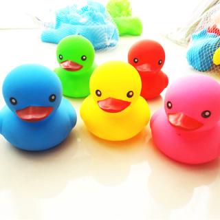Lindo Jumbo Duck BB Juguete De Baño Juguete De Baño Para Bebés Squeeze Squeaky Colorful Duck Juguetes Para Bebés Y Niños Pequeños
