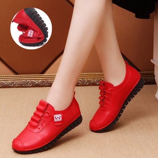 Primavera y otoño nuevos zapatos de mujer, rojo solo zapatos, mujer zapatos de madre, fondo suave antideslizante zapatos de cuero plano, zapatos casuales, de gran tamaño pequeños zapatos blancos