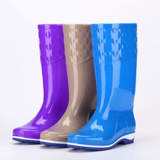 Botas de lluvia de las mujeres de las mujeres zapatos de agua alta y media zapatos de lluvia de las mujeres de felpa botas de agua largas zapatos de goma antideslizante cocina caliente y de moda lavado de coches