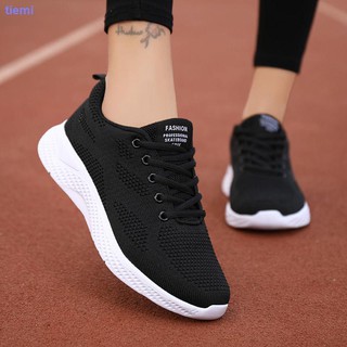 Zapatos deportivos de las mujeres s zapatos 2021 verano nueva malla transpirable hueco negro zapatos femeninos estudiantes casual plano zapatos para correr