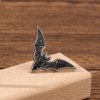 Pin de esmalte murciélago alternativo Goth moda brujería regalo de Halloween Spooky solapa accesorio de joyería