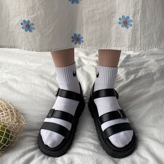 Sandalias de verano de estilo coreano para mujerinsMarea2021Nuevo estudiante todo-fósforo estilo Harajuku fondo grueso romano plano negro (4)