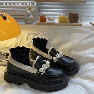 Zapatos pequeños de cuero de terciopelo negro para mujeres estudiantes 2021 invierno nueva perla fondo grueso retro estilo británico zapatos Mary Jane