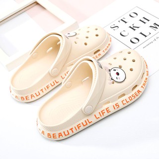 🍀🍀Crocs zapatos🍀🍀Agujero zapatillas mujer ropa de verano estudiantes lindo moda hogar baño antideslizante fondo suave playa Baotou sandalias de lluvia y zapatillas