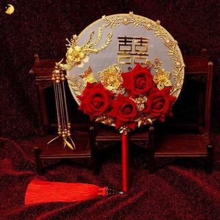 vintage boda oro rojo dama de honor mano sosteniendo floral ventilador clásico palacio ventilador accesorio de boda