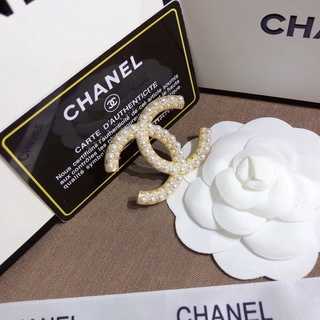Broche Feminino Pequeno De Pérola Chanel