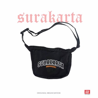 Slingbag SURAKARTA | Solo Sling Bag | Bolso de hombro | Bolsa de distribución | Bolsa de persis | Persis individual | Surakarta | Hombre y mujer | Camisa persis