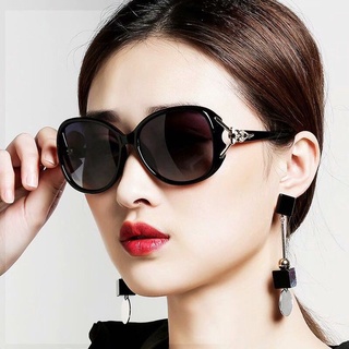 Gafas de sol femeninas versión coreana de la red gafas de sol polarizadas rojas anti-ultravioleta femenina cara redonda estrella de cara larga con el mismo párrafo gafas de sol femeninas