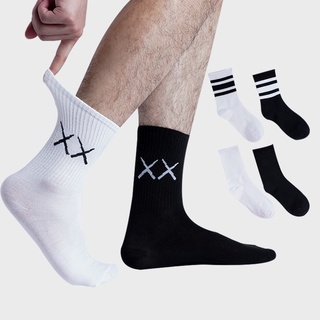 1 par de nuevos calcetines de algodón de moda negro blanco rayas calcetines de los hombres invierno otoño transpirable deportes Unisex calcetines de rayas blancas