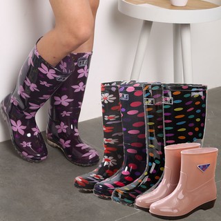 Botas de lluvia 2021 nuevo tubo alto botas de lluvia mujer adulto medio tubo caramelo zapatos de agua de moda impermeable antideslizante zapatos de goma desgaste botas de lluvia cortas