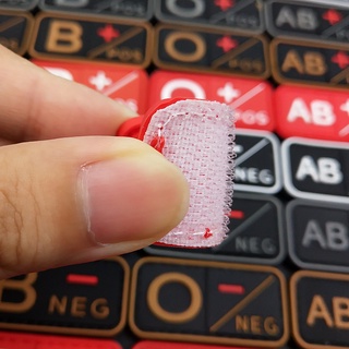 1pc PVC goma positiva tipo sangre grupo parches Velcro para ropa insignias negativa táctica DIY pegatinas decoración (4)