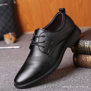 Diseño moderno Material suave hombres Formal oficina deslizamiento en zapatos Smart Party Business Comfort 7Fw3