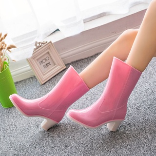 Botas de lluvia de las mujeres adultas de tubo medio zapatos de agua de tubo alto botas de lluvia de las señoras de la moda antideslizante ligero de tacón alto botas de lluvia zapatos impermeables