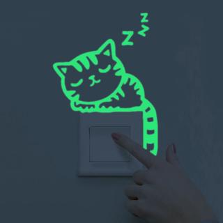Lindo gato fluorescente brillan en la oscuridad interruptor de luz pegatinas/autoadhesiva luminosa fluorescente DIY murales de pared pegatinas/para el hogar arte de los niños decoración de la habitación