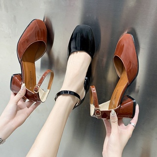 Sandalias baotou estilo de hadas femeninas 2020 verano nuevos zapatos de tacón medio de tacón grueso con zapatos de tacón alto huecos de boca poco profunda