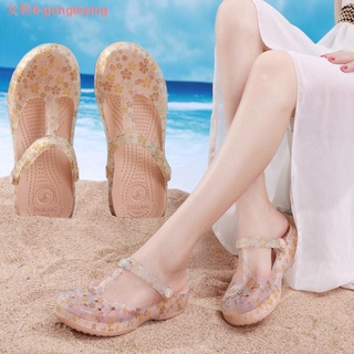 Colchón agujero de mujer verano 2021 más nuevo exterior grueso y no resistente usando suave colchón de playa flor Baotou Jelly sandalias