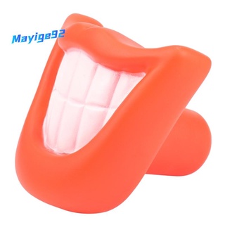 divertido mascota perro cachorro masticar sonido chirriante risa gran sonrisa labios y dientes juguete rojo