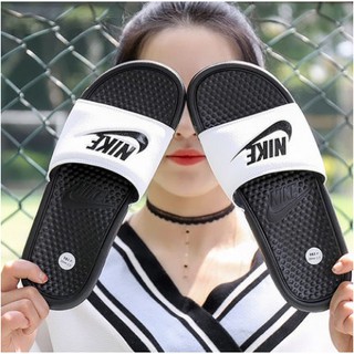 Nueva llegada 100 original Nike Swoosh zapatilla todo negro Unisex sandalias
