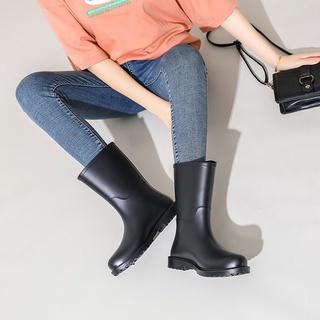 Botas de lluvia botas de lluvia impermeable zapatos de goma zapatos overshoes botas de agua de las mujeres botas de lluvia de las mujeres de estilo de moda desgaste exterior japonés botas de lluvia de verano medio tubo suave suela lindo zapatos de agua de las señoras nuevos zapatos de goma antideslizantes 64