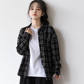 Camisa a cuadros en blanco y negro camisa holgada de manga larga para mujer estilo Hong Kong