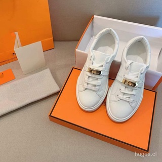 Zapatillas de deporte de punta redonda para mujer, zapatos de suela plana con hebilla de metal con cordones, color blanco, 2021